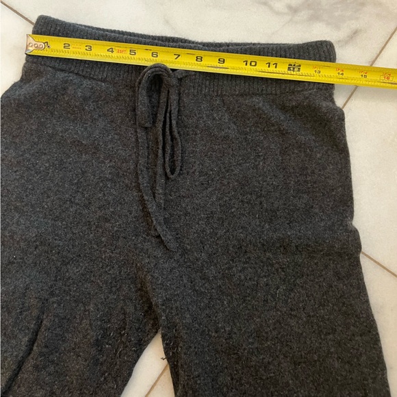 Summersalt cashmere joggers and sweater set - Picture 11 of 13